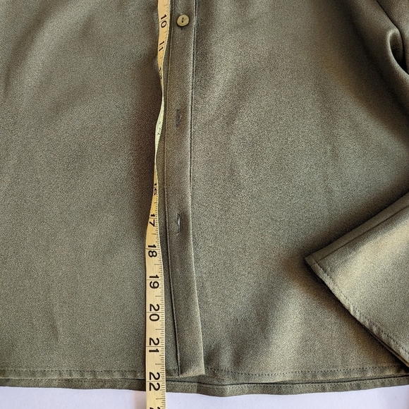 Gracia Olive Tiered Ruffle ¾ Sleeve Button Front Standing Collar Blouse- sz M - Picture 12 of 13
